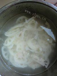 家常菜莲藕炒肉片做法图解2)