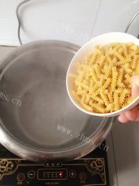 番茄肉酱意大利面做法图解2)