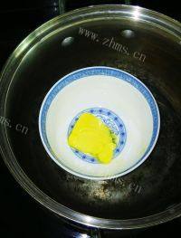 诱人的蔓越莓面包布丁做法图解5)