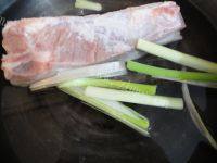 家常菜芋头扣肉做法图解2)
