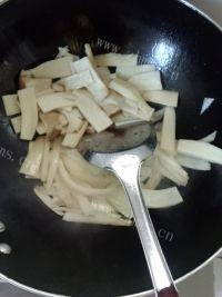 家常菜杏鲍菇炒洋葱做法图解8)
