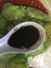 美味营养的凉拌黄瓜做法图解4)