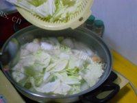 家常菜鱼丸豆腐汤做法图解9)