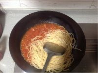 诱人的番茄肉酱意面做法图解9)