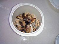妈妈教我做香菇鸡肉粥做法图解5)