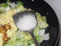 家常菜大白菜炒鸡蛋做法图解8)