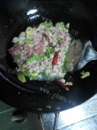家常菜肉末酸豇豆做法图解7)