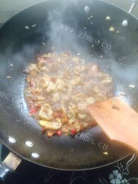 色香味俱全的茭白炒肉做法图解5)