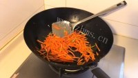 胡萝卜炒鸡蛋做法图解7)