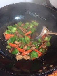 色香味俱全的青椒炒肉做法图解4)