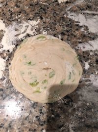 自制葱香手抓饼做法图解12)