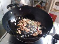 家常菜丝瓜炒肉片做法图解7)