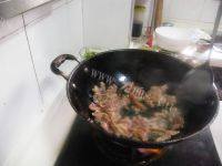 味道不错的莴笋炒肉做法图解6)