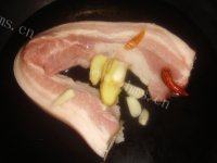家常菜五花肉炒土豆做法图解1)