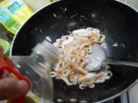 美味的炒河虾做法图解6)