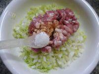 色味俱全的白菜猪肉馅饺子做法图解7)