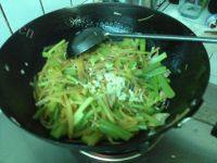 家常菜芹菜土豆丝做法图解7)
