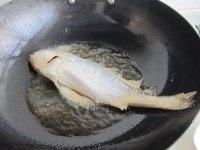 诱人的羊肉焖黄花鱼做法图解6)
