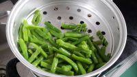 家常菜蒜香四季豆做法图解2)