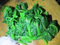 家常菜凉拌菠菜粉丝做法图解7)