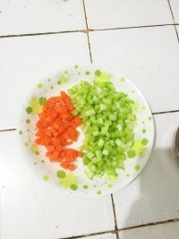 美味的芹菜瘦肉粥做法图解1)