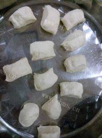 自己做的香葱猪肉包做法图解8)