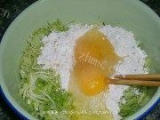 自制西葫芦锅塌饼做法图解1)