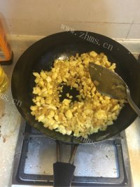 色香味俱全的炒馒头做法图解4)