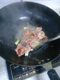 家常菜土豆炖鸡架做法图解4)