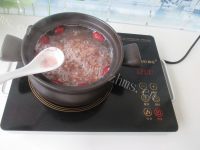 养生的红豆薏米山药汤做法图解5)