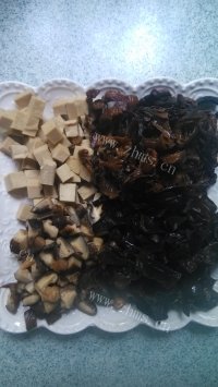 八宝辣酱粽子做法图解2)