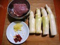 老爸做的茭白炒肉丝做法图解1)