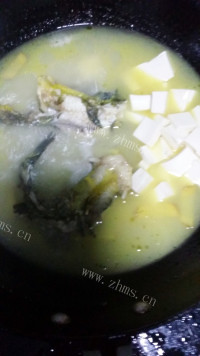 家常菜黄骨鱼豆腐汤做法图解4)