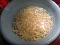 家常豆豉包菜做法图解2)