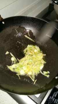 美味的茄汁鲈鱼做法图解2)