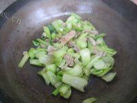 油菜炒肉做法图解7)