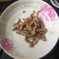 营养鸡丝炒三椒做法图解7)