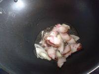 家常菜腊肉炒芹菜做法图解5)