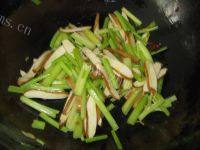 家常菜芹菜豆腐干做法图解6)