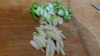 香鲜至极的辣白菜炒土豆片做法图解3)