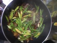 我的蒜苗回锅肉做法图解6)