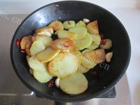 香辣土豆片做法图解5)