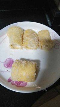 很有食欲的香蕉吐司卷做法图解6)