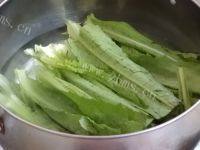 芳香四溢的白灼油麦菜做法图解3)
