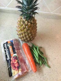 异域风情的菠萝炒饭做法图解1)