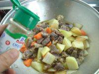 家常菜土豆烧牛肉做法图解14)