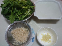 可口的虾皮粉丝拌菠菜做法图解2)