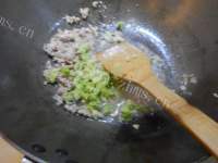 美味的肉末蒸豇豆做法图解7)