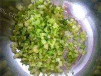家常菜芹菜炒鸡蛋做法图解2)