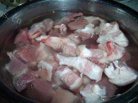 「念念不忘」红烧肉炖土豆做法图解2)
